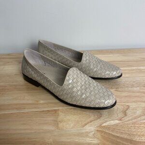 Women's Trotters Liz Ballet Flat in Bone Size 8 AA Narrow